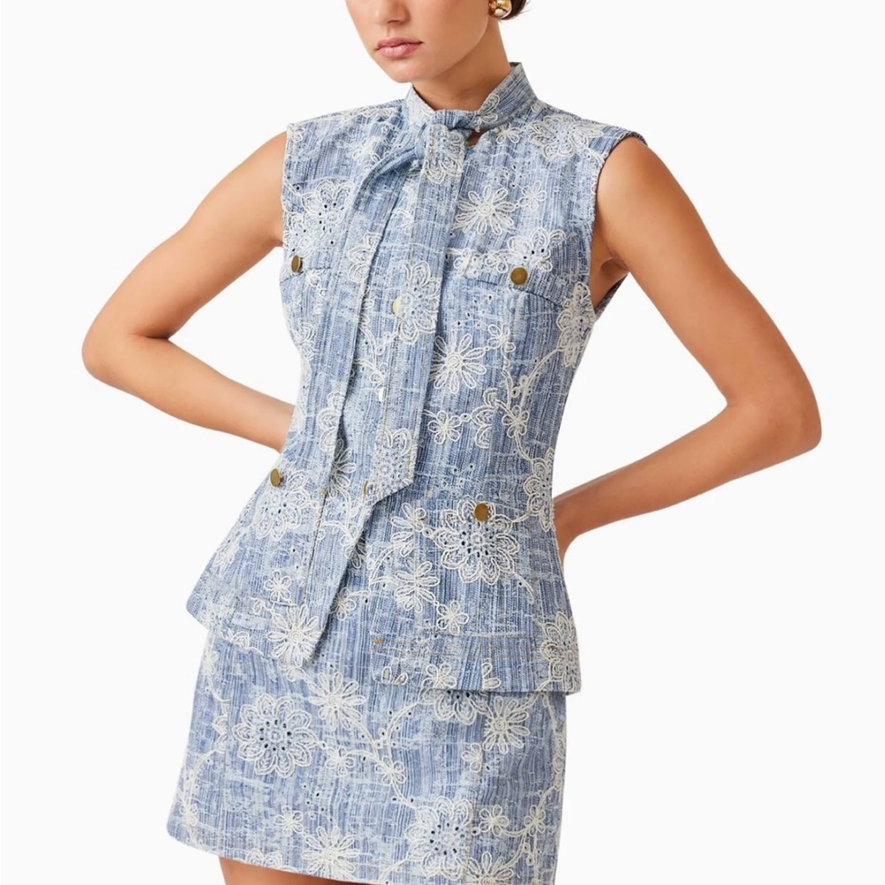 Elliatt Blue Floral Lace Pencil Skirt